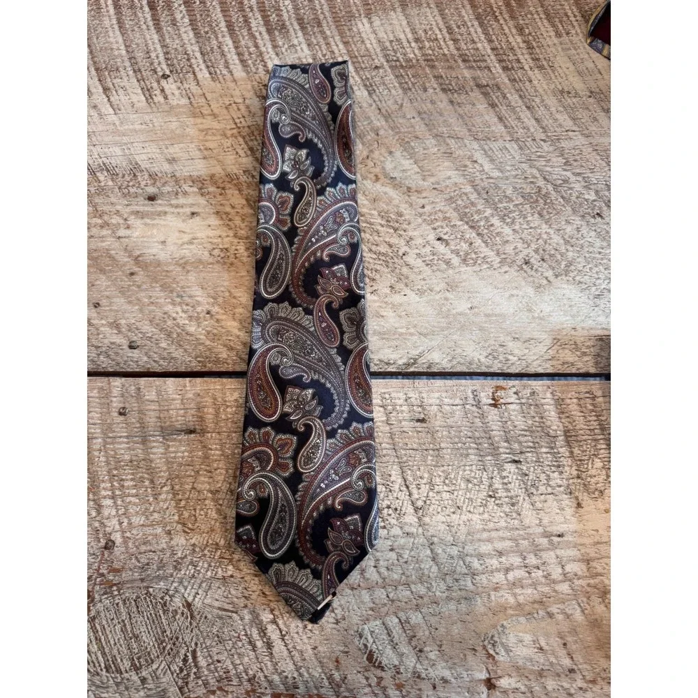 Wembley Paisley Necktie – navy blue Vintage Style‎ 100% silk